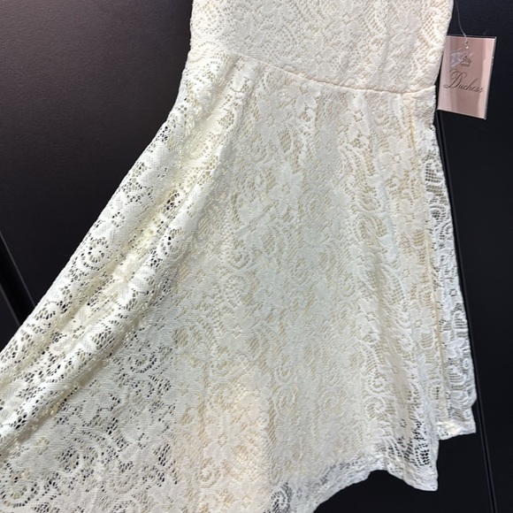 Duchess Lace Overlay, lined,bow-front,keyhole button back,sleeveless flowy dress - Picture 3 of 8